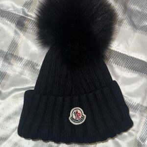 WOOL BEANIE WITH POM POM